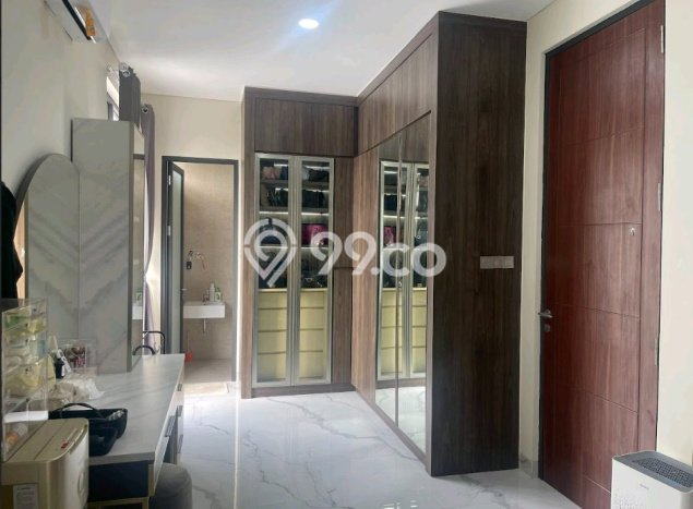 Dijual Rumah Premium dengan Fasilitas Sekitar Komplit di Tenggilis Mejoyo, Surabaya Dijual Rumah Premium dengan Fasilitas Sekitar Komplit di Tenggilis Mejoyo, Surabaya