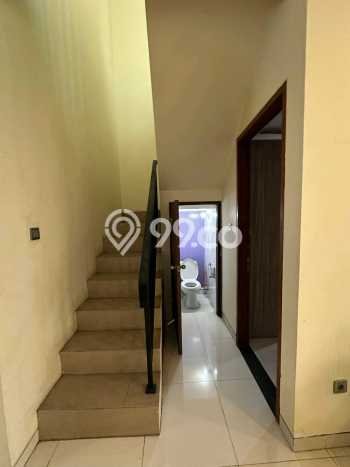 Dijual Rumah 4 Kamar Lokasi Strategis Nyaman dan Strategis di Wonocolo Dijual Rumah 4 Kamar Lokasi Strategis Nyaman dan Strategis di Wonocolo