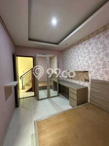 Dijual Rumah 4 Kamar Lokasi Strategis Nyaman dan Strategis di Wonocolo Dijual Rumah 4 Kamar Lokasi Strategis Nyaman dan Strategis di Wonocolo
