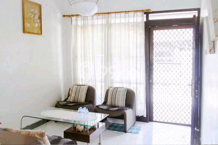 Siap Huni Rumah Mewah 4 Kamar di Rungkut Dekat ke Mana Pun Siap Huni Rumah Mewah 4 Kamar di Rungkut Dekat ke Mana Pun