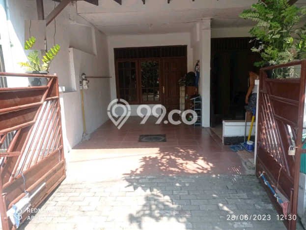 Jual Rumah Favorit Siap Huni LB 196m2 di Rungkut, Surabaya Jual Rumah Favorit Siap Huni LB 196m2 di Rungkut, Surabaya