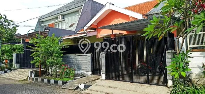 Dijual Kost di Kawasan Rungkut, Surabaya, Spesifikasi 5 KT, 5 KM, 210m2 Dijual Kost di Kawasan Rungkut, Surabaya, Spesifikasi 5 KT, 5 KM, 210m2