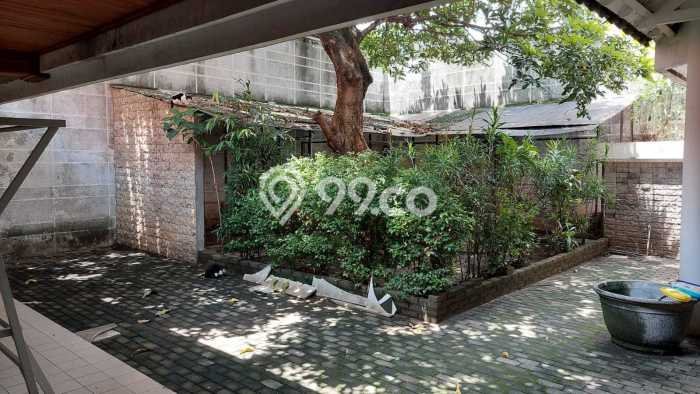 Ready to Use! Luxury House LT 850m2 Desain Elegan di Surabaya Kota Ready to Use! Luxury House LT 850m2 Desain Elegan di Surabaya Kota