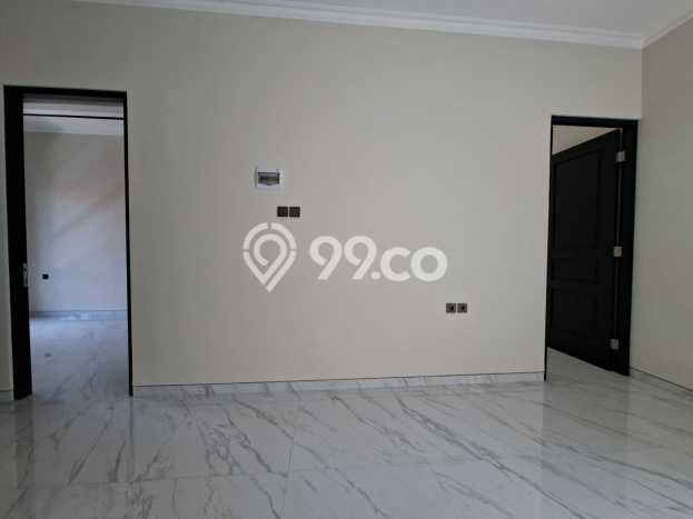 Jual Rumah Luas Elegan Dengan View Eksklusif di Manyar, Surabaya Jual Rumah Luas Elegan Dengan View Eksklusif di Manyar, Surabaya