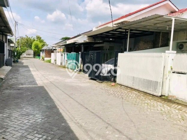 Hunian Nyaman Asri 2 KT Siap Huni di Gununganyar Surabaya Hunian Nyaman Asri 2 KT Siap Huni di Gununganyar Surabaya