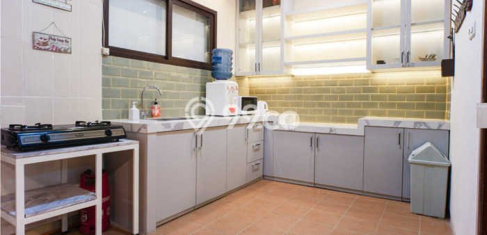 Kost Dijual di Medokan Ayu dengan 8 KT dan Luas 300m2 Kost Dijual di Medokan Ayu dengan 8 KT dan Luas 300m2