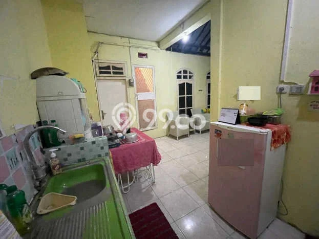 Rumah Kost untuk Dijual di Waru dengan 14 KT, 9 KM, Luas 300m2 Rumah Kost untuk Dijual di Waru dengan 14 KT, 9 KM, Luas 300m2