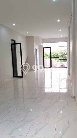 Disewakan Komersial di Kawasan Ramai Moch Toha Luas 90m2 Disewakan Komersial di Kawasan Ramai Moch Toha Luas 90m2