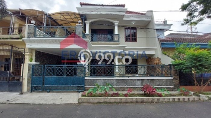 Rumah 2 Lantai Bagus Sekali Unfurnished di Bunga Pinangsia Malang Rumah 2 Lantai Bagus Sekali Unfurnished di Bunga Pinangsia Malang