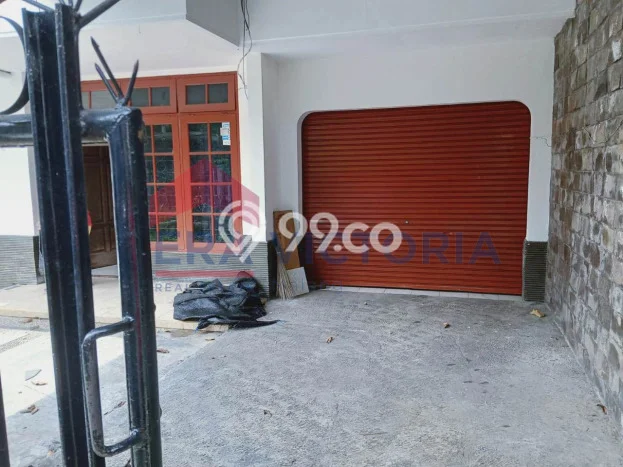 HARGA SPESIAL! Rumah di Tidar, Dekat Pusat Kota, 3 KM, Luas 296m² Bangunan 200m² HARGA SPESIAL! Rumah di Tidar, Dekat Pusat Kota, 3 KM, Luas 296m² Bangunan 200m²