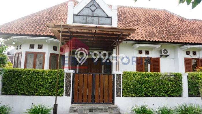 Hunian Mewah LB 200m2 Siap Huni Desain Elegan di Sulfat, Malang Hunian Mewah LB 200m2 Siap Huni Desain Elegan di Sulfat, Malang
