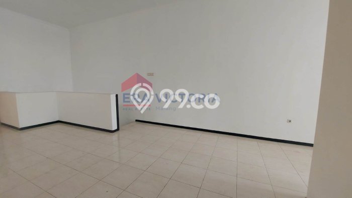 KAWASAN KOMERSIAL! Ruko Disewakan di Penanggungan, Luas 120m², Akses Strategis KAWASAN KOMERSIAL! Ruko Disewakan di Penanggungan, Luas 120m², Akses Strategis