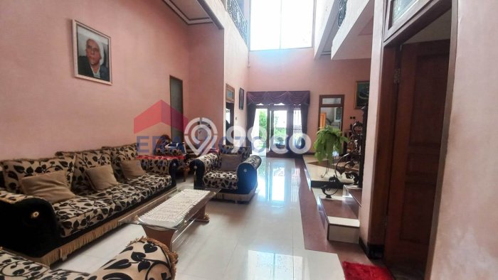 Rumah Lokasi Strategis di Lowokwaru, Malang, Luas 346m² Bangunan 380m² Rumah Lokasi Strategis di Lowokwaru, Malang, Luas 346m² Bangunan 380m²