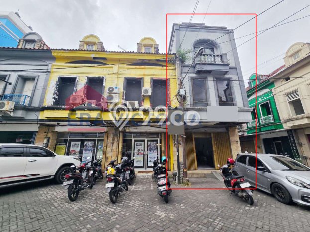 Ruko Strategis di Lowokwaru, Luas 215m2m², Jalan Utama, Area Bisnis Aktif Ruko Strategis di Lowokwaru, Luas 215m2m², Jalan Utama, Area Bisnis Aktif
