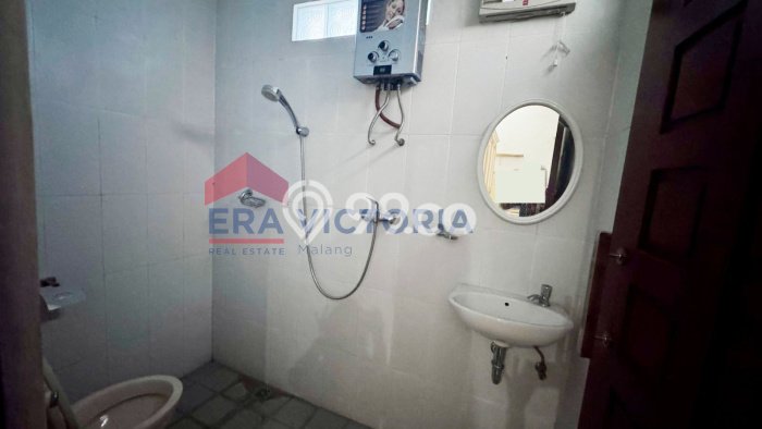 Dijual Murah Rumah dengan 6 Kamar Tidur dan 3 Kamar Mandi di Area Klojen, Malang Dijual Murah Rumah dengan 6 Kamar Tidur dan 3 Kamar Mandi di Area Klojen, Malang