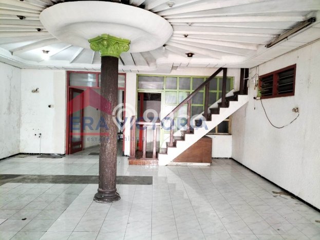 Lokasi strategis! Rumah siap huni disewakan di Sukun LB 189m2 Lokasi strategis! Rumah siap huni disewakan di Sukun LB 189m2