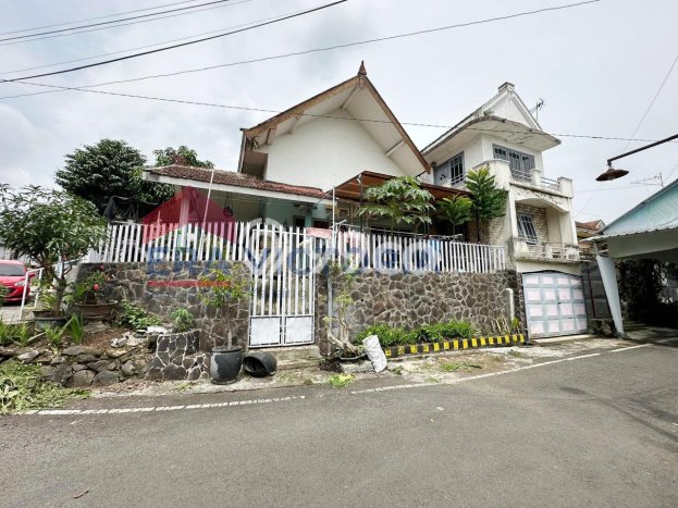 Siap Huni Rumah Mewah 5 Kamar di Klojen Dekat ke Mana Pun Siap Huni Rumah Mewah 5 Kamar di Klojen Dekat ke Mana Pun