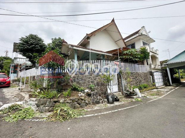 Siap Huni Rumah Mewah 5 Kamar di Klojen Dekat ke Mana Pun Siap Huni Rumah Mewah 5 Kamar di Klojen Dekat ke Mana Pun