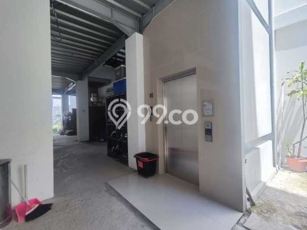 KAWASAN PREMIUM! Komersial Kawasan Gatot Subroto, Luas 1621m², Akses Utama KAWASAN PREMIUM! Komersial Kawasan Gatot Subroto, Luas 1621m², Akses Utama