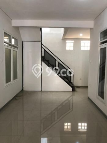 Rumah Luas Asri 6 KT Siap Huni di Taman Holis Indah Bandung Rumah Luas Asri 6 KT Siap Huni di Taman Holis Indah Bandung