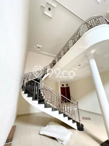 Jarang Ada! Rumah Sewa 4 Kamar Nyaman Siap Huni Setra Duta Jarang Ada! Rumah Sewa 4 Kamar Nyaman Siap Huni Setra Duta