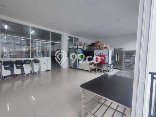 KAWASAN PREMIUM! Komersial Kawasan Gatot Subroto, Luas 1621m², Akses Utama KAWASAN PREMIUM! Komersial Kawasan Gatot Subroto, Luas 1621m², Akses Utama
