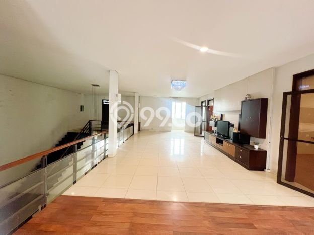 Ruko Dijual di Bandung LT 300m2 & LB 486m2 Lokasi Terbaik! Ruko Dijual di Bandung LT 300m2 & LB 486m2 Lokasi Terbaik!