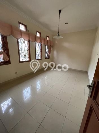 Jarang Ada! Rumah Sewa 4 Kamar Nyaman Siap Huni Setra Duta Jarang Ada! Rumah Sewa 4 Kamar Nyaman Siap Huni Setra Duta