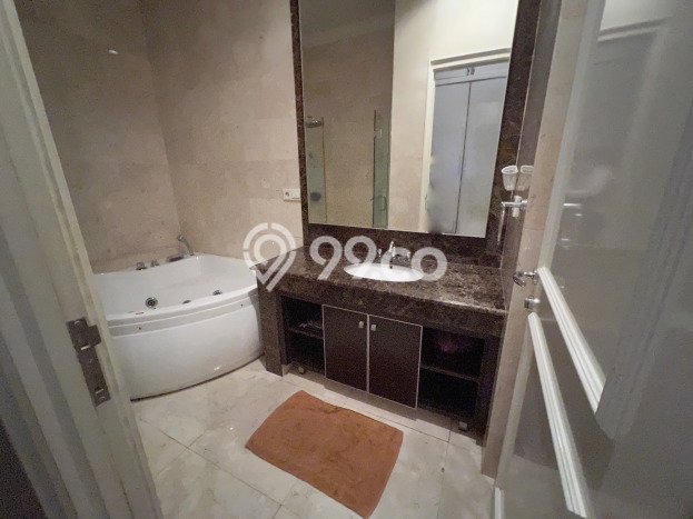 Siap Huni Apartemen Luxury di Senayan 4 Kamar & 4 Kamar Mandi Siap Huni Apartemen Luxury di Senayan 4 Kamar & 4 Kamar Mandi