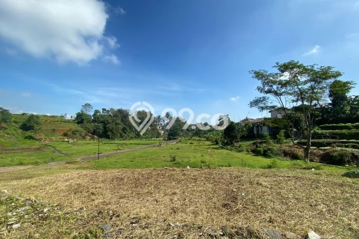 HARGA MENARIK! Tanah Kawasan Cisarua, Luas 300m2m², Lokasi Potensial HARGA MENARIK! Tanah Kawasan Cisarua, Luas 300m2m², Lokasi Potensial