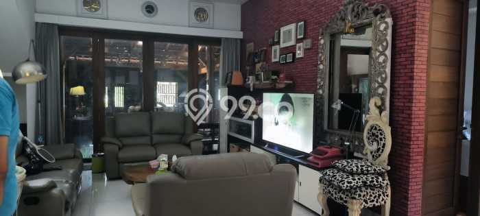 Rumah Elit Modern Tanpa Renovasi di Puri Indah Jakarta Barat Rumah Elit Modern Tanpa Renovasi di Puri Indah Jakarta Barat