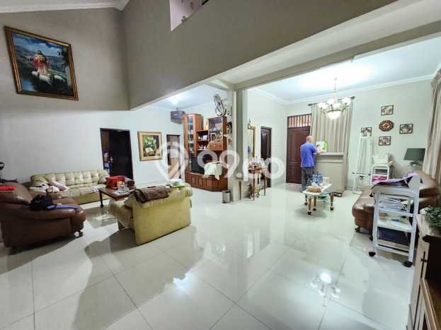 Rumah Mewah LB 240m2 Siap Pakai Desain Elegan di Modernland, Tangerang Rumah Mewah LB 240m2 Siap Pakai Desain Elegan di Modernland, Tangerang