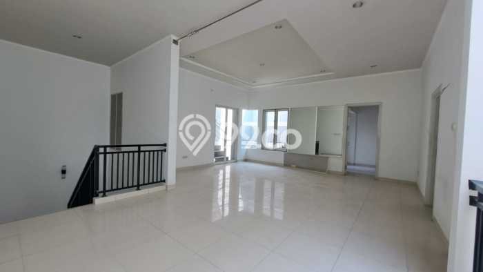 For Sale! Luxury House LT 200m2 Desain Elegan di Tomang For Sale! Luxury House LT 200m2 Desain Elegan di Tomang