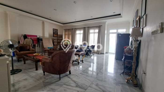 Rumah Mewah LB 600m2 Siap Huni Desain Elegan di Kemang, Jakarta Selatan Rumah Mewah LB 600m2 Siap Huni Desain Elegan di Kemang, Jakarta Selatan