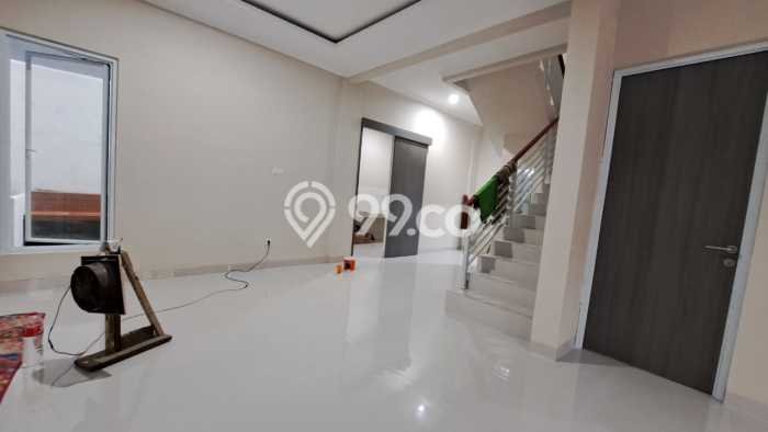 Jual Rumah Mewah Elegan Dengan View Cantik di Tomang, Jakarta Barat Jual Rumah Mewah Elegan Dengan View Cantik di Tomang, Jakarta Barat