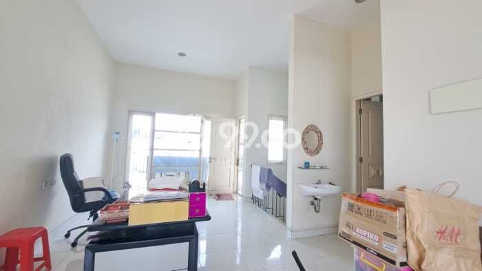 Jual Rumah Luas Megah Dengan View Eksklusif di Green Ville, Jakarta Barat Jual Rumah Luas Megah Dengan View Eksklusif di Green Ville, Jakarta Barat