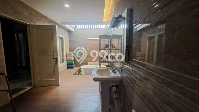Rumah Elit LB 546m2 Siap Pakai Desain Elegan di Tanjung Duren, Jakarta Barat Rumah Elit LB 546m2 Siap Pakai Desain Elegan di Tanjung Duren, Jakarta Barat