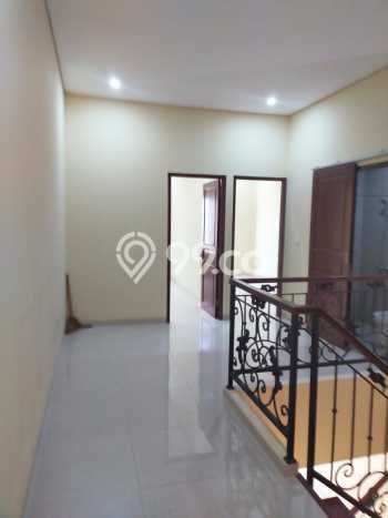 Rumah Luxury Modern Tanpa Renovasi di Kemanggisan Jakarta Barat Rumah Luxury Modern Tanpa Renovasi di Kemanggisan Jakarta Barat