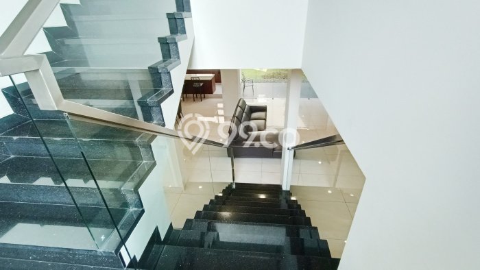 Rumah Eksklusif Siap Huni LT 375m2 di Batununggal, Bandung Rumah Eksklusif Siap Huni LT 375m2 di Batununggal, Bandung