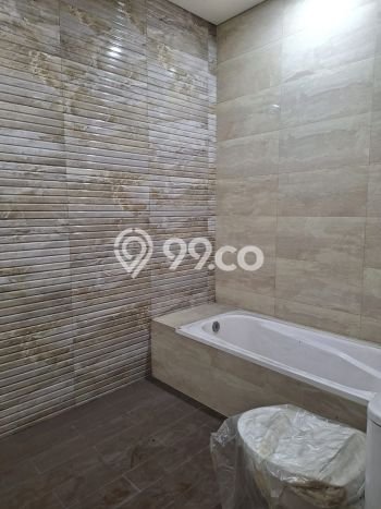 Rumah 4 KT 3 KM Fully Furnished di Lokasi Prestisius Taman Surya, Jakarta Barat Rumah 4 KT 3 KM Fully Furnished di Lokasi Prestisius Taman Surya, Jakarta Barat