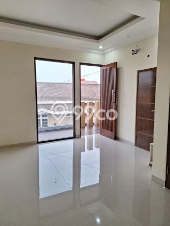 Rumah 4 KT 3 KM Fully Furnished di Lokasi Prestisius Taman Surya, Jakarta Barat Rumah 4 KT 3 KM Fully Furnished di Lokasi Prestisius Taman Surya, Jakarta Barat