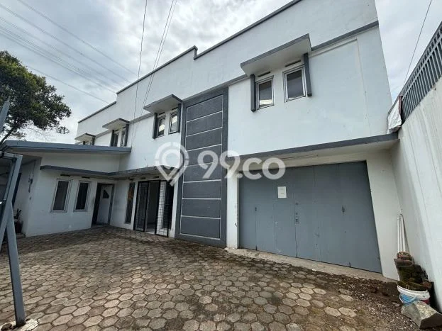 LOKASI TERBAIK! Gudang di , Luas 450m2m², Akses Utama LOKASI TERBAIK! Gudang di , Luas 450m2m², Akses Utama