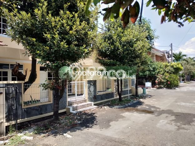HUNIAN EKSKLUSIF! Rumah area Soekarno Hatta, 7 KT, Konsep Modern, LT 215m² Bangunan 250m² HUNIAN EKSKLUSIF! Rumah area Soekarno Hatta, 7 KT, Konsep Modern, LT 215m² Bangunan 250m²