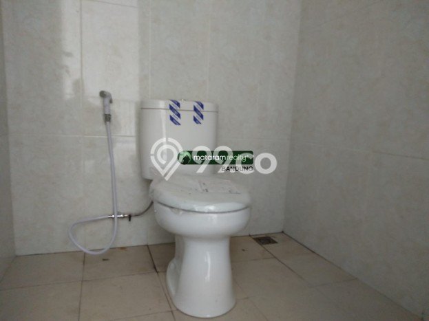 BEST INVESTMENT! Rumah di Soekarno Hatta, LT 110m² LB 145m² BEST INVESTMENT! Rumah di Soekarno Hatta, LT 110m² LB 145m²