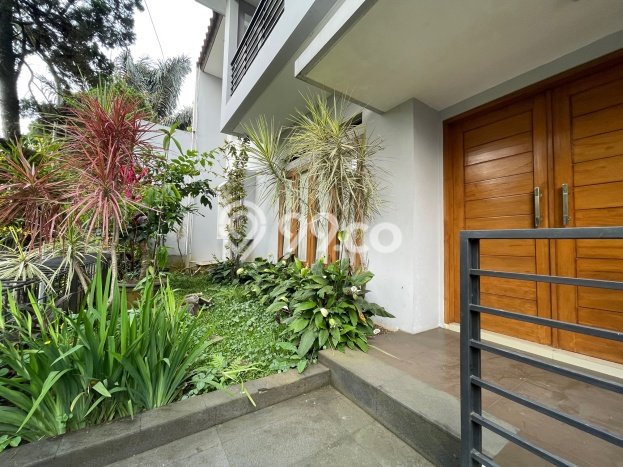 BEST DEAL! Rumah di Sukajadi, 4 KT, Akses Mudah Fasilitas Umum, LT 179m² LB 240m² BEST DEAL! Rumah di Sukajadi, 4 KT, Akses Mudah Fasilitas Umum, LT 179m² LB 240m²