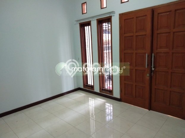 LOKASI TERBAIK! Rumah di Turangga, 3 KM, Lingkungan Elite, Luas 298m² Bangunan 230m² LOKASI TERBAIK! Rumah di Turangga, 3 KM, Lingkungan Elite, Luas 298m² Bangunan 230m²