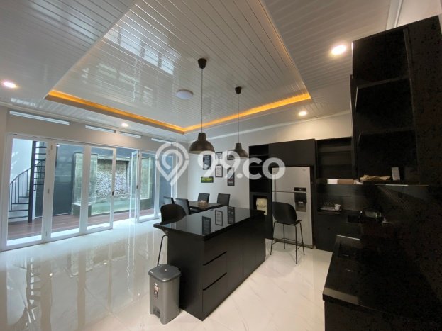 SPECIAL PRICE! Rumah area Sayap Dago, 4 KM, Akses Mudah Fasilitas Umum, LT 200m² Bangunan 250m² SPECIAL PRICE! Rumah area Sayap Dago, 4 KM, Akses Mudah Fasilitas Umum, LT 200m² Bangunan 250m²