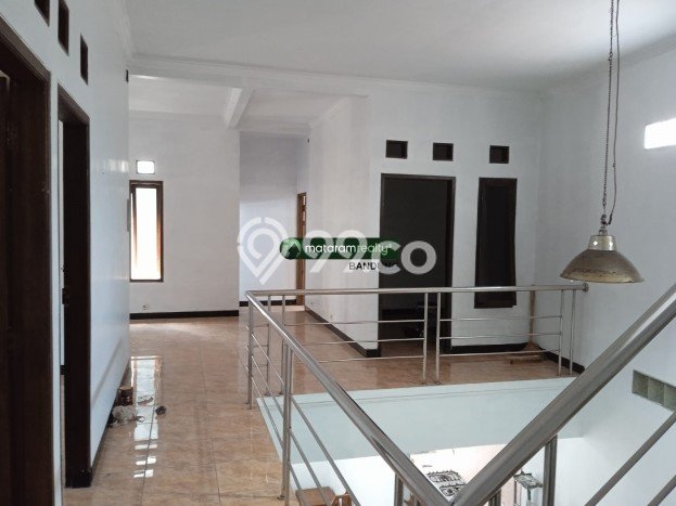 LOKASI TERBAIK! Rumah kawasan Buah Batu, 4 KM, Lingkungan Elite, Luas 140m² Bangunan 200m² LOKASI TERBAIK! Rumah kawasan Buah Batu, 4 KM, Lingkungan Elite, Luas 140m² Bangunan 200m²