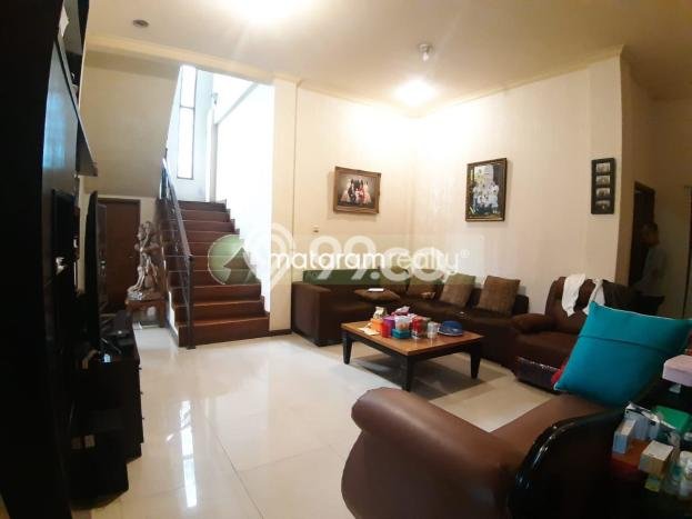 Rumah di Turangga, Dekat Pusat Kota, 5 KM, LT 315m² LB 600m² Rumah di Turangga, Dekat Pusat Kota, 5 KM, LT 315m² LB 600m²