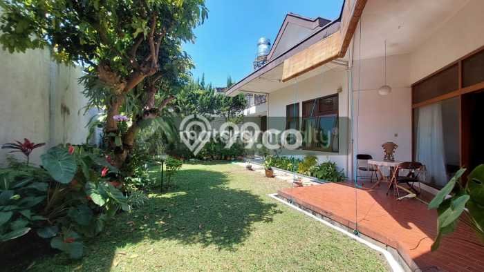 Rumah Tenang di Geger Kalong, 4 KM, LT 512m² Bangunan 250m² Rumah Tenang di Geger Kalong, 4 KM, LT 512m² Bangunan 250m²